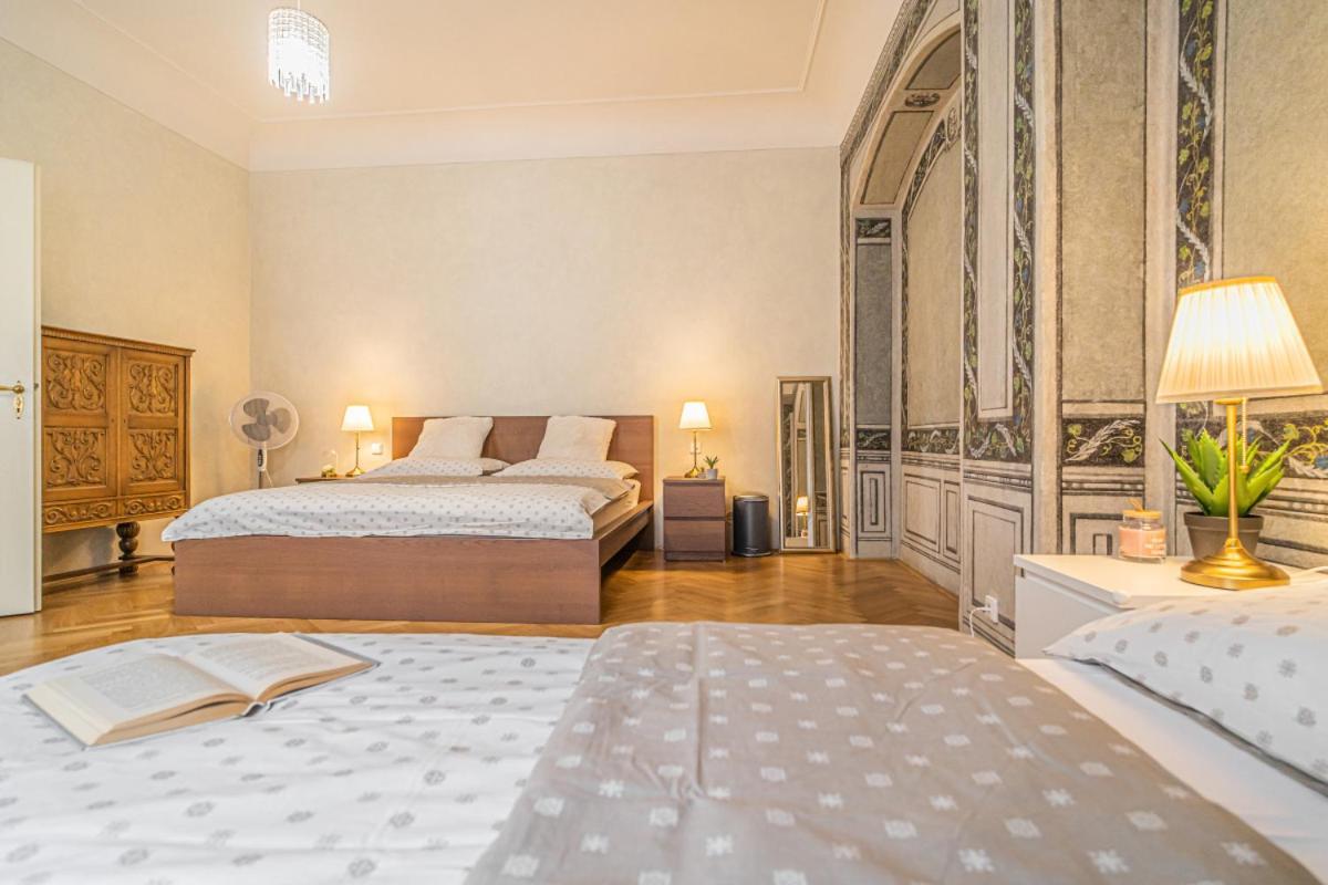Apartament Bright & Spacious At Mala Strana, Charles Bridge 3 Min Of Walk Praga Zewnętrze zdjęcie