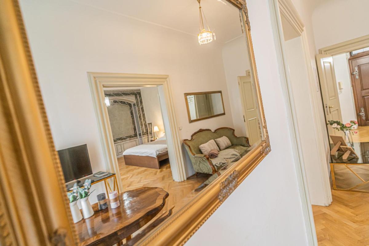 Apartament Bright & Spacious At Mala Strana, Charles Bridge 3 Min Of Walk Praga Zewnętrze zdjęcie