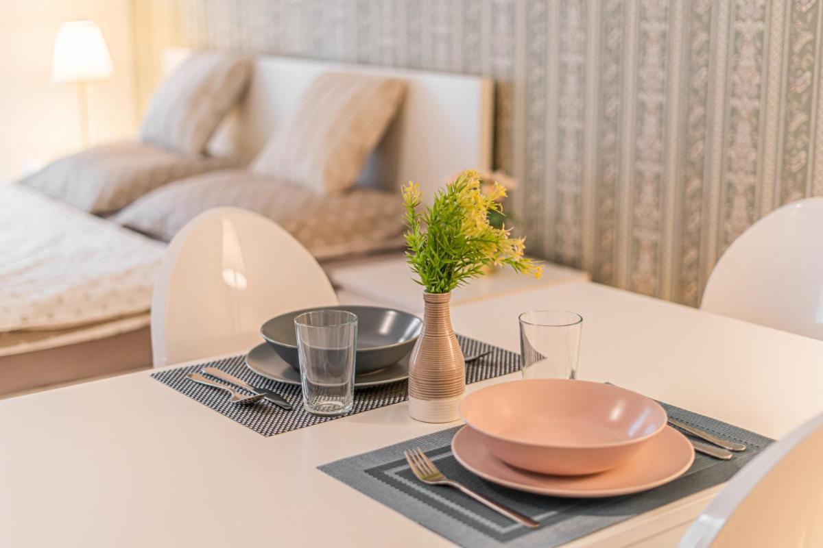 Apartament Bright & Spacious At Mala Strana, Charles Bridge 3 Min Of Walk Praga Zewnętrze zdjęcie