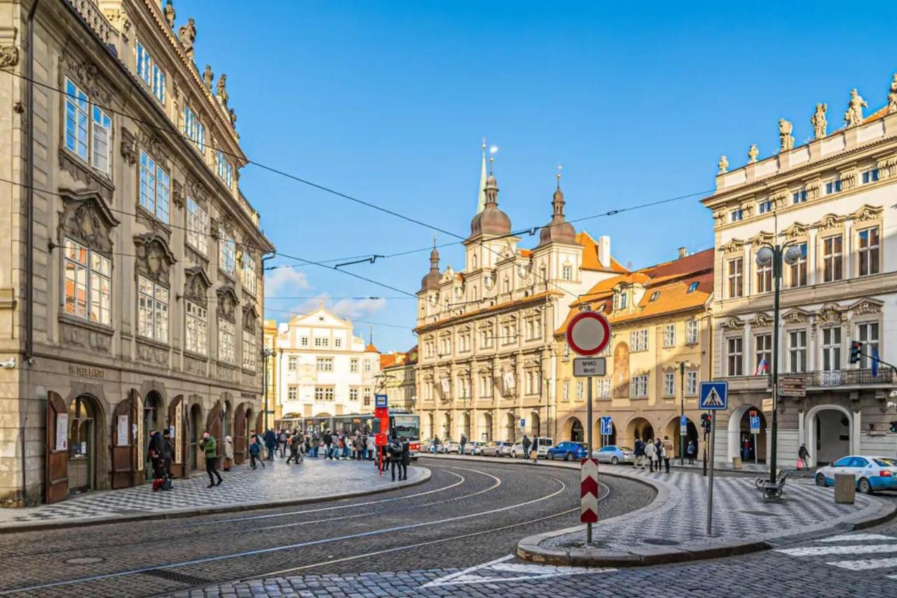 Apartament Bright & Spacious At Mala Strana, Charles Bridge 3 Min Of Walk Praga Zewnętrze zdjęcie
